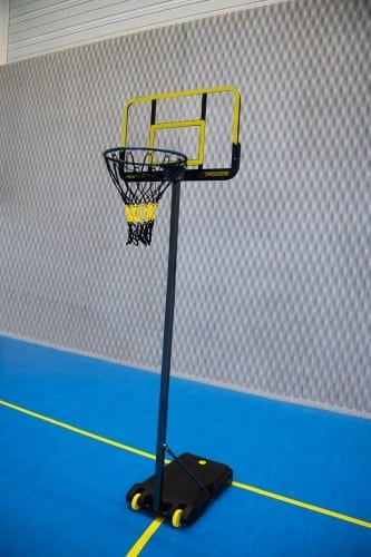 PANIER DE BASKETBALL TRANSPORTABLE ET AJUSTABLE
