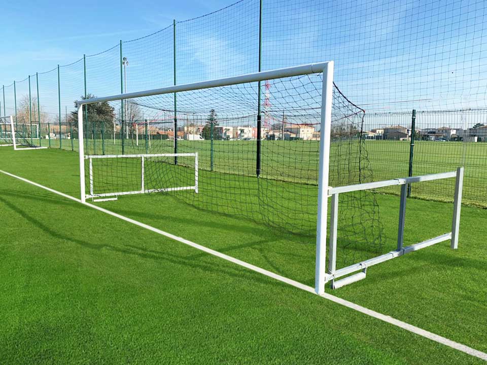 BUT DE FOOT À 8 RABATTABLE EN ACIER - GAMME STANDARD AVEC CROCHETS - SODEX SPORT