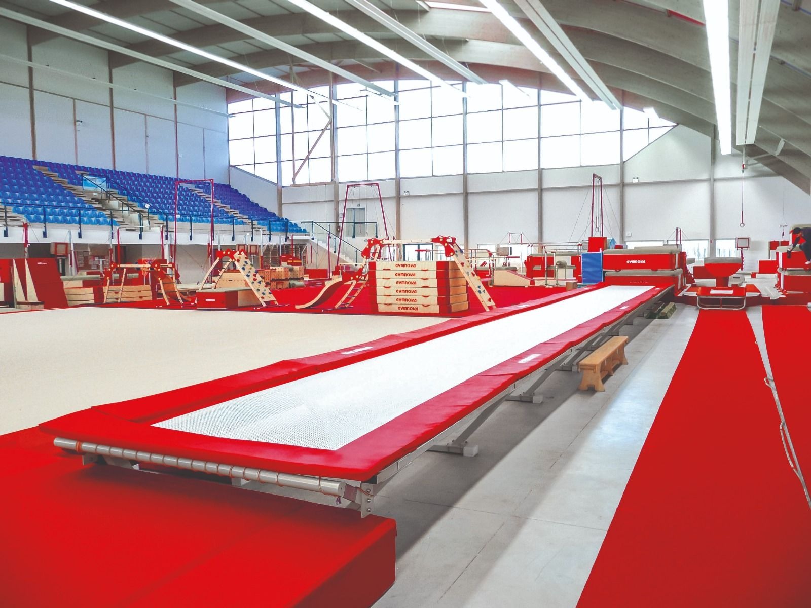 TRAMPOLINE LINEAIRE ACROTRAMP - L 12,70M - GYMNOVA