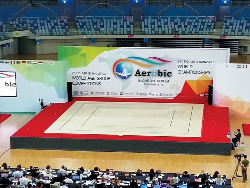 PRATICABLE D’AEROBIC DE COMPETITION CANCUN - 12X12M - EP. 7CM HOMOLOGUE FIG - GYMNOVA